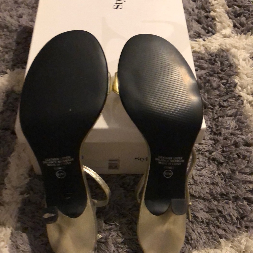 Heels - Picture 2 of 3